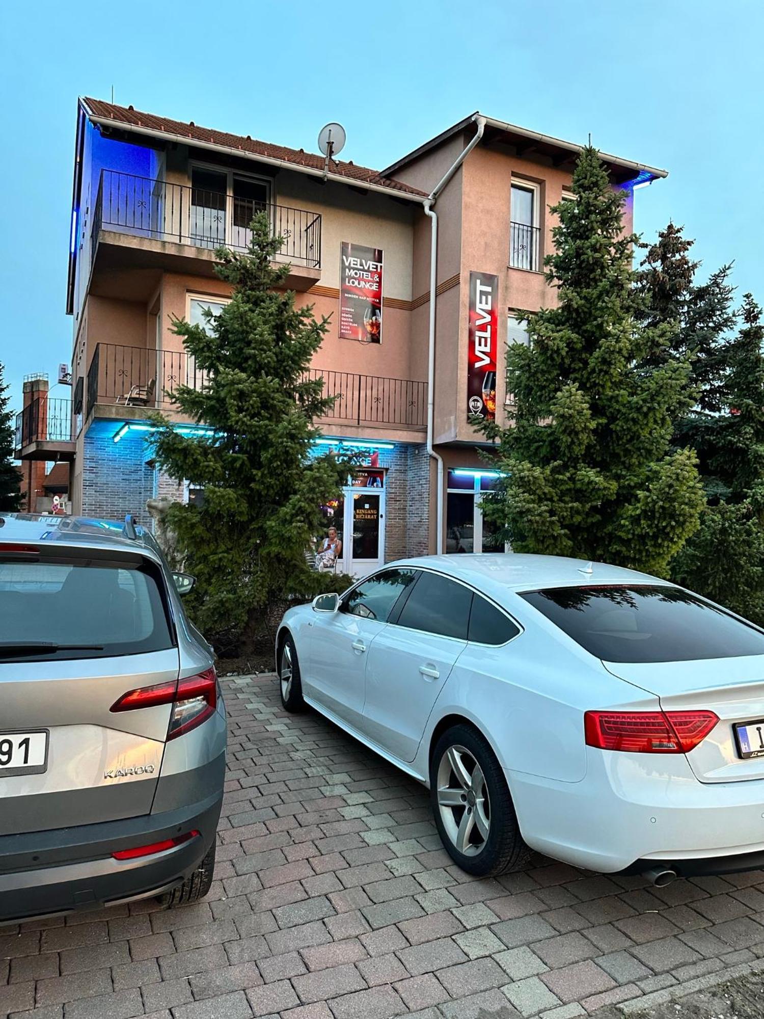 Velvet Motel เฮกเยชฮาโลม ภายนอก รูปภาพ